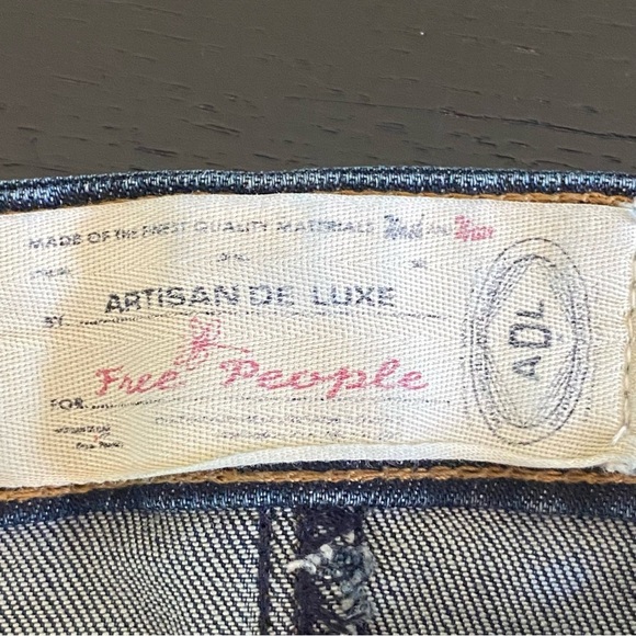 Free People Artisan De Luxe Womens Low Rise Jeans Sz 27 Embroidered Patch Denim - Picture 5 of 10